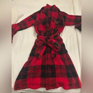 Cozy Ralph Lauren fleece robe.  2 pockets and self tie.  Size small.